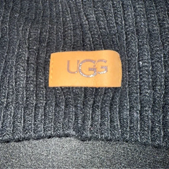 UGG Unisex Black Ribbed Aiken Beanie with Tan Logo